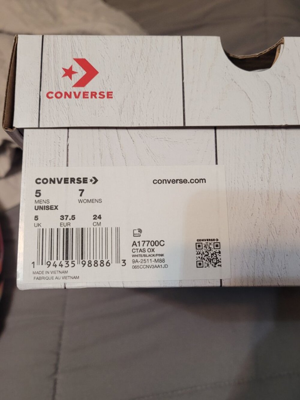 Hello Kitty and Friends Converse - Picture 2 of 3